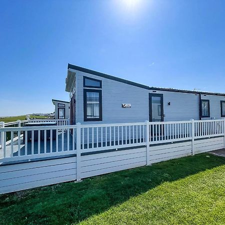 Beautiful Lodge With Full Sea Views At Broadland Sands In Suffolk Ref 20235Bs Hopton on Sea 外观 照片