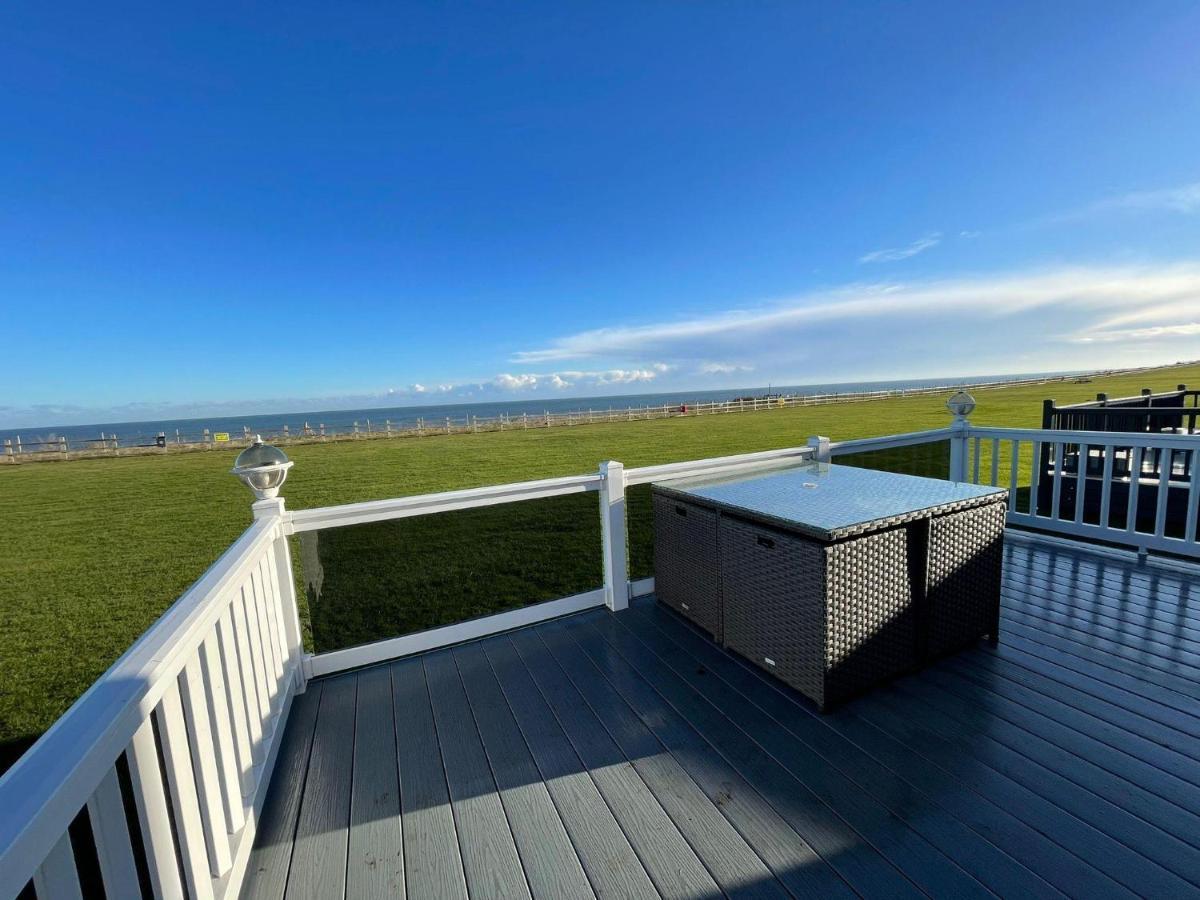 Beautiful Lodge With Full Sea Views At Broadland Sands In Suffolk Ref 20235Bs Hopton on Sea 外观 照片