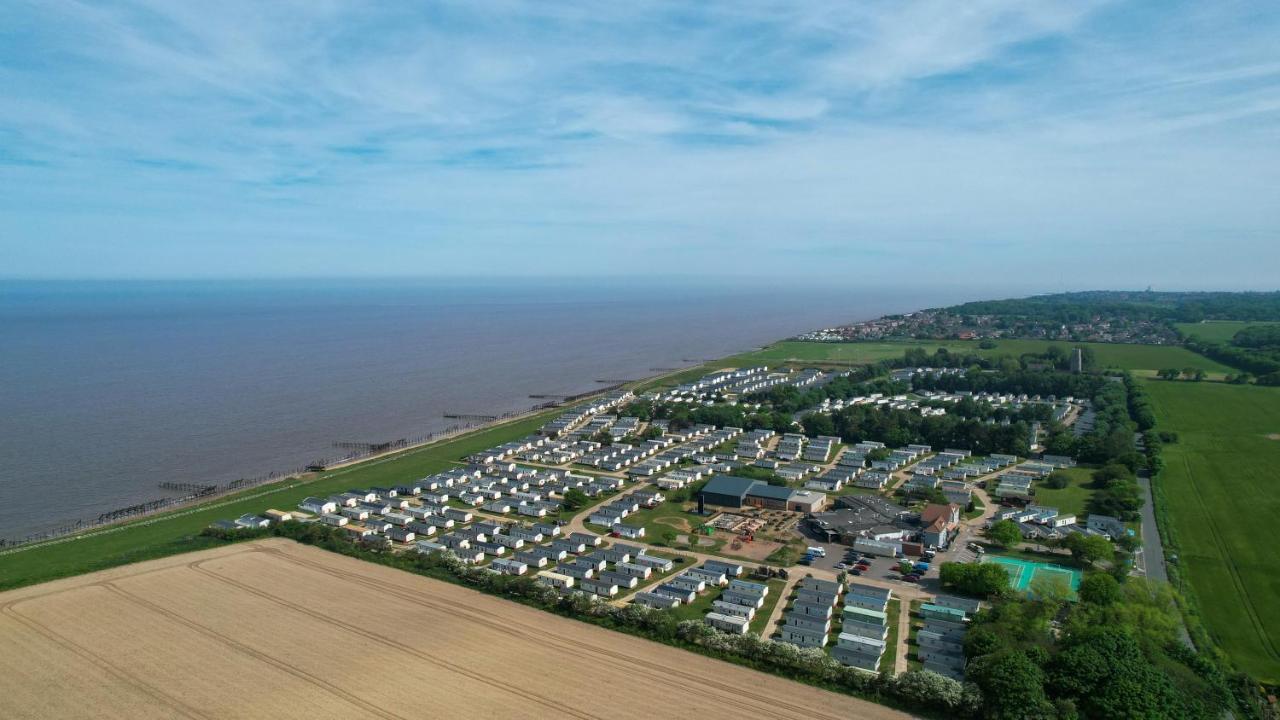 Beautiful Lodge With Full Sea Views At Broadland Sands In Suffolk Ref 20235Bs Hopton on Sea 外观 照片
