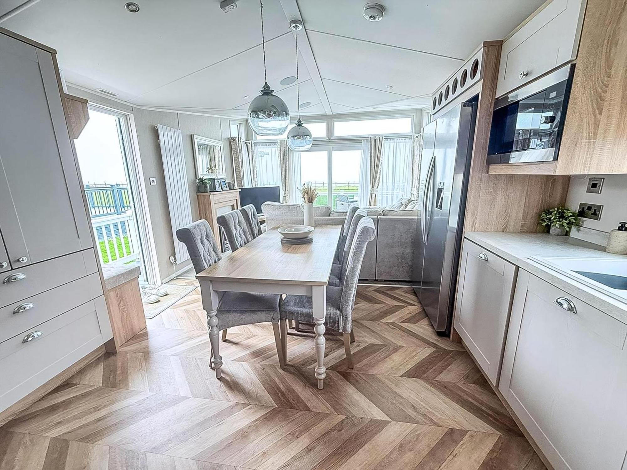 Beautiful Lodge With Full Sea Views At Broadland Sands In Suffolk Ref 20235Bs Hopton on Sea 外观 照片
