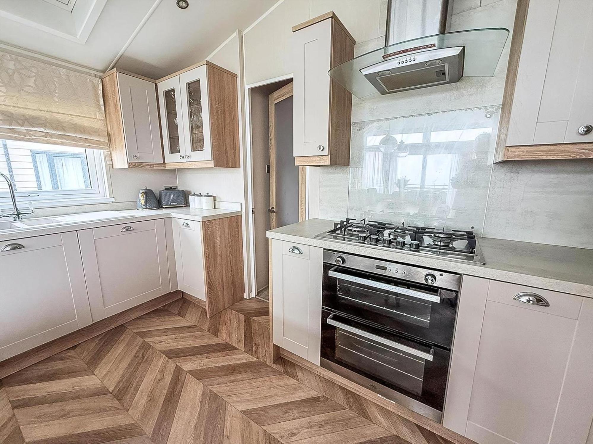 Beautiful Lodge With Full Sea Views At Broadland Sands In Suffolk Ref 20235Bs Hopton on Sea 外观 照片