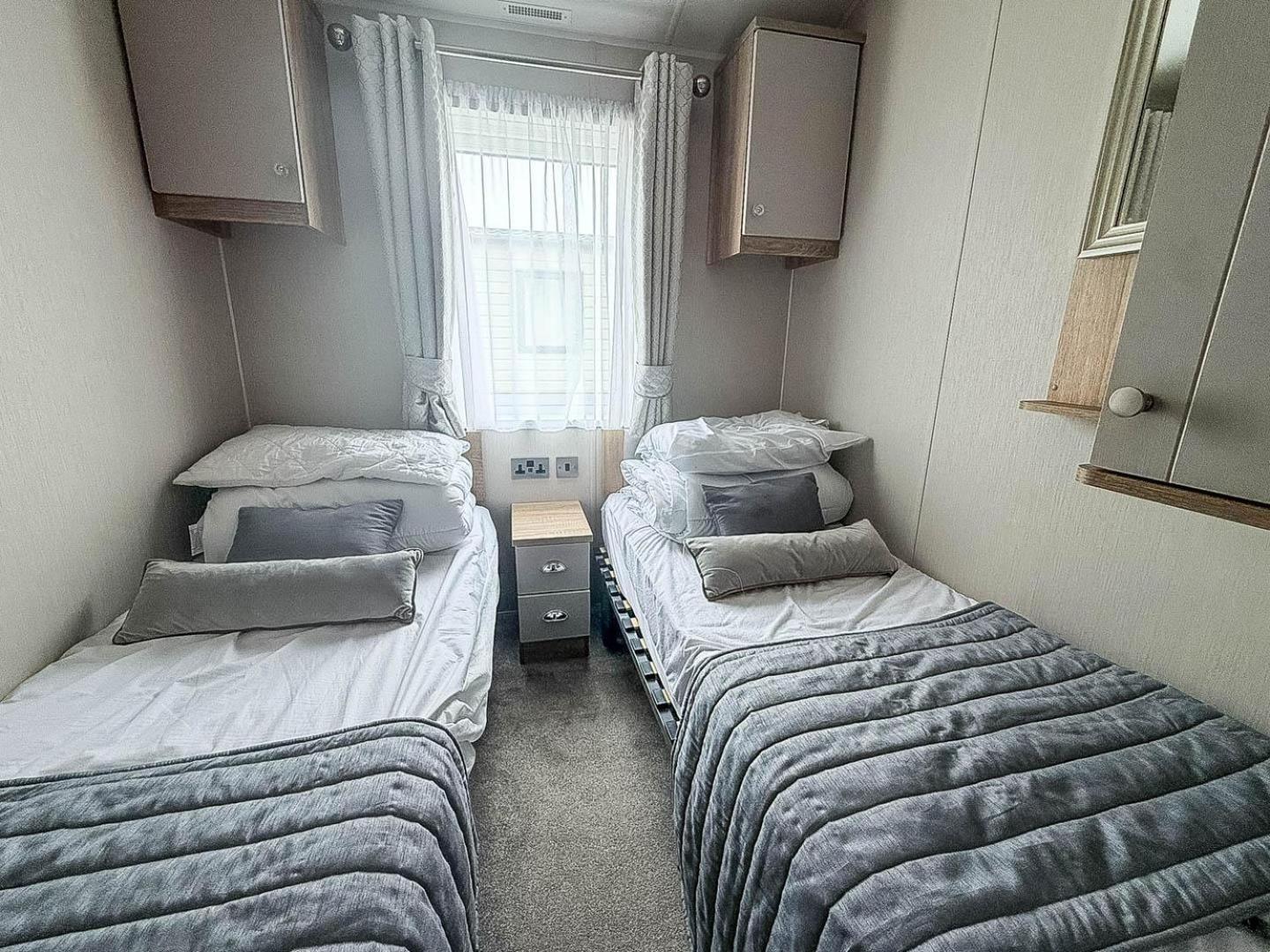 Beautiful Lodge With Full Sea Views At Broadland Sands In Suffolk Ref 20235Bs Hopton on Sea 外观 照片