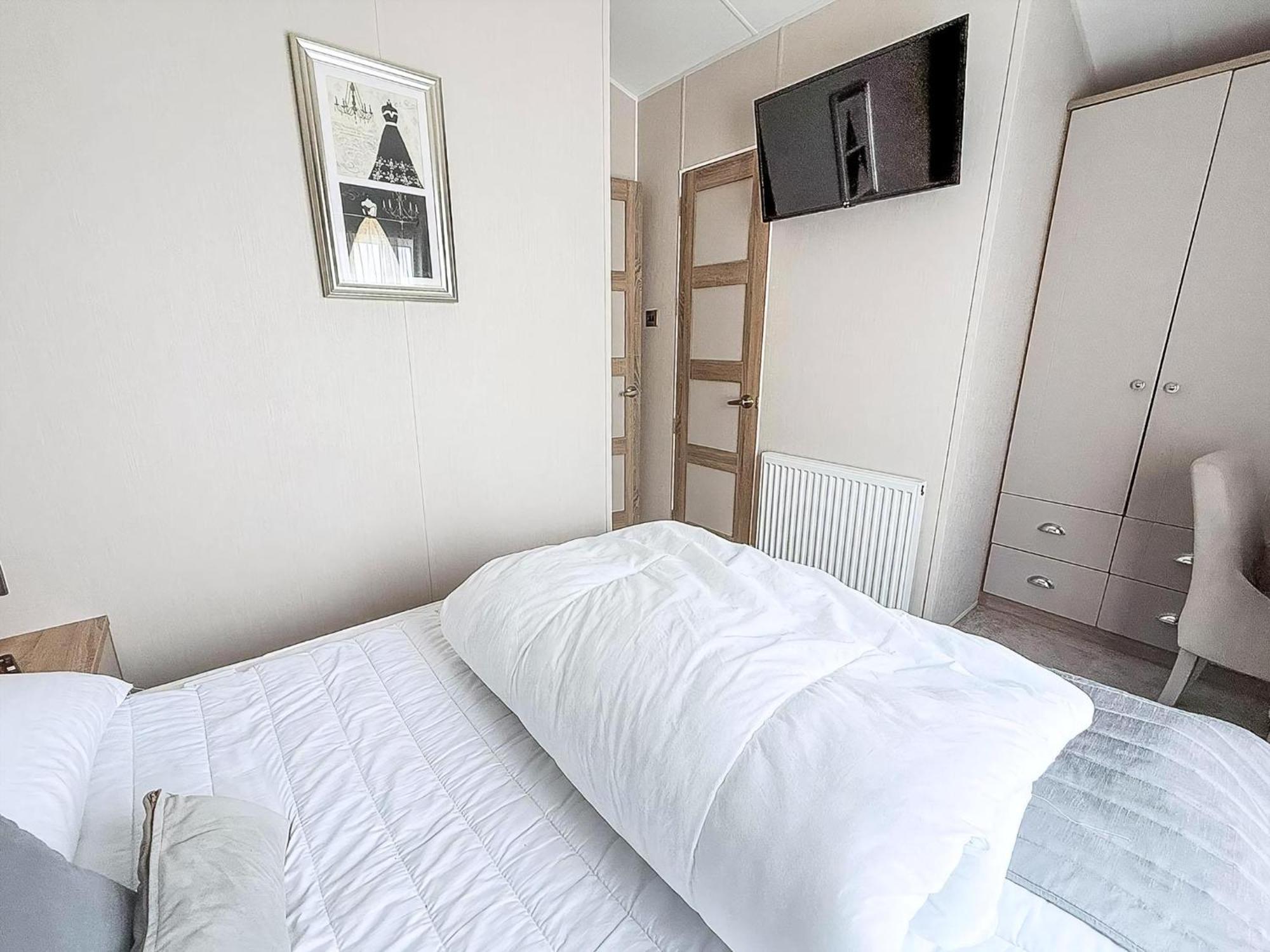 Beautiful Lodge With Full Sea Views At Broadland Sands In Suffolk Ref 20235Bs Hopton on Sea 外观 照片