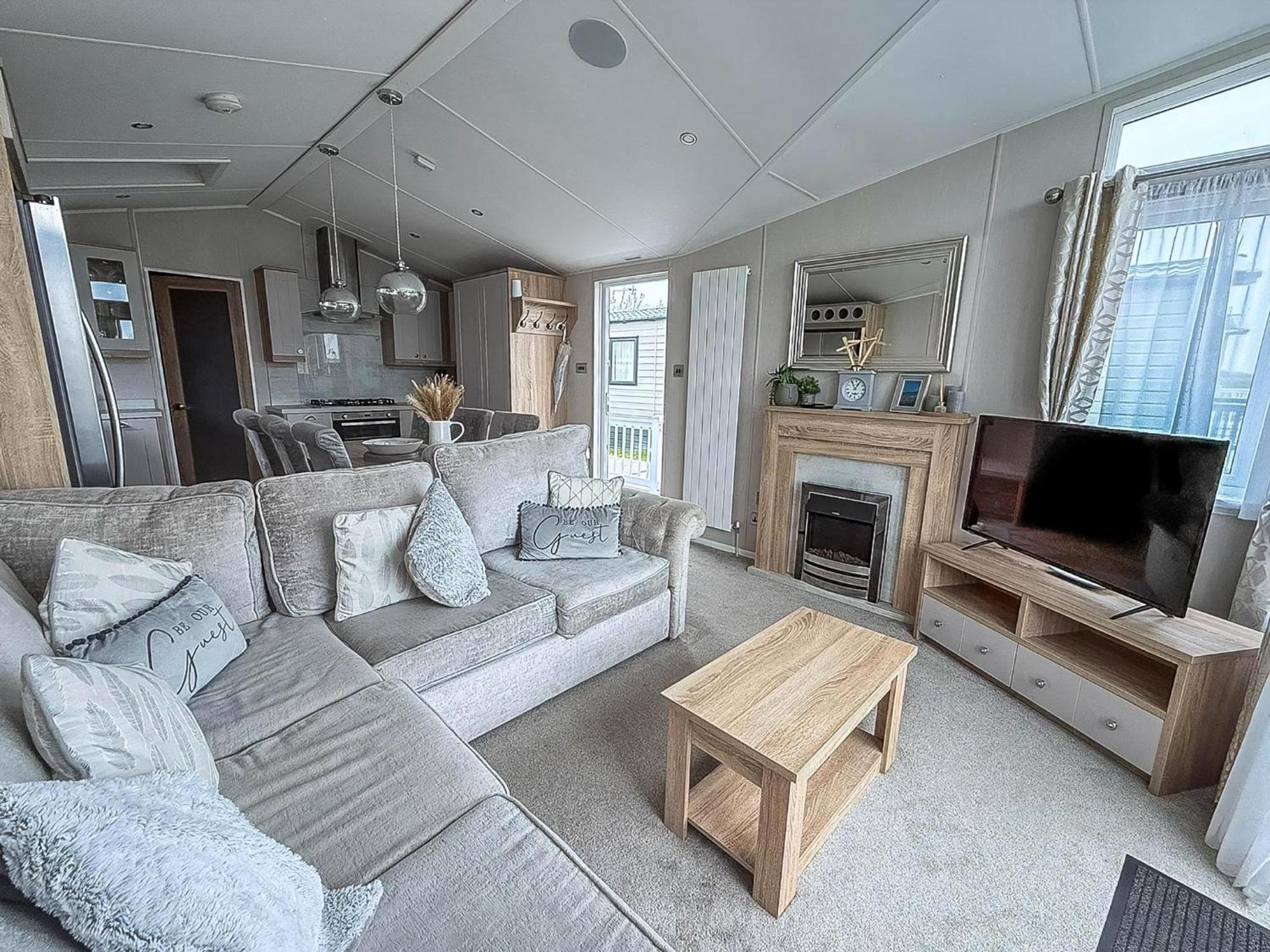 Beautiful Lodge With Full Sea Views At Broadland Sands In Suffolk Ref 20235Bs Hopton on Sea 外观 照片